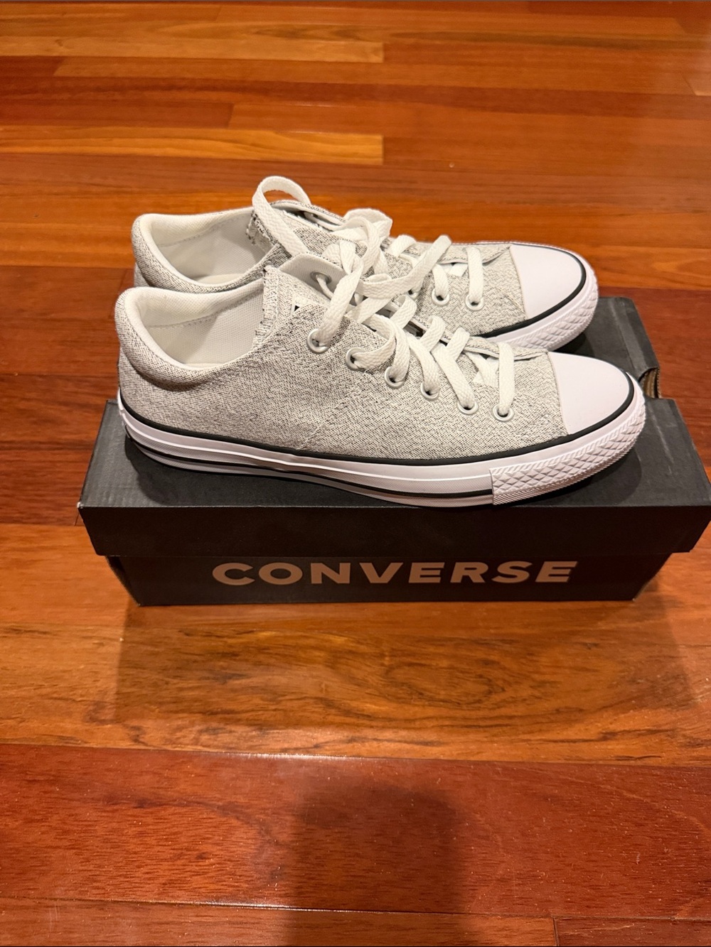 Converse Low Top Sneakers in Light Gray and White